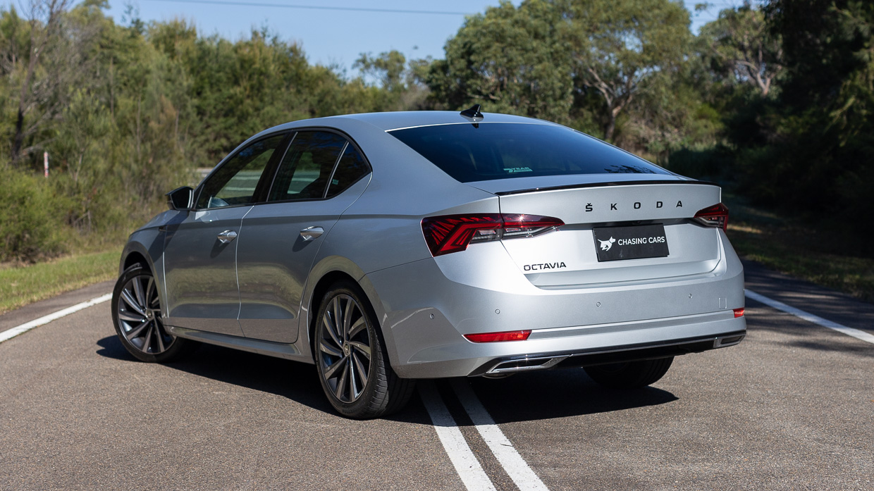 2024 Skoda Octavia Sportline hinten 3/4 statisch