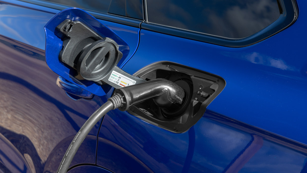 Volkswagen Touareg R 2024 aufladen 2