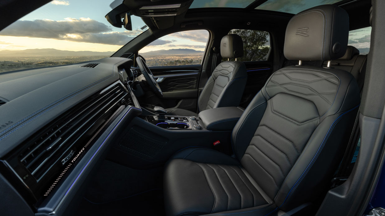 Volkswagen Touareg R 2024 Innenraum Vordersitze