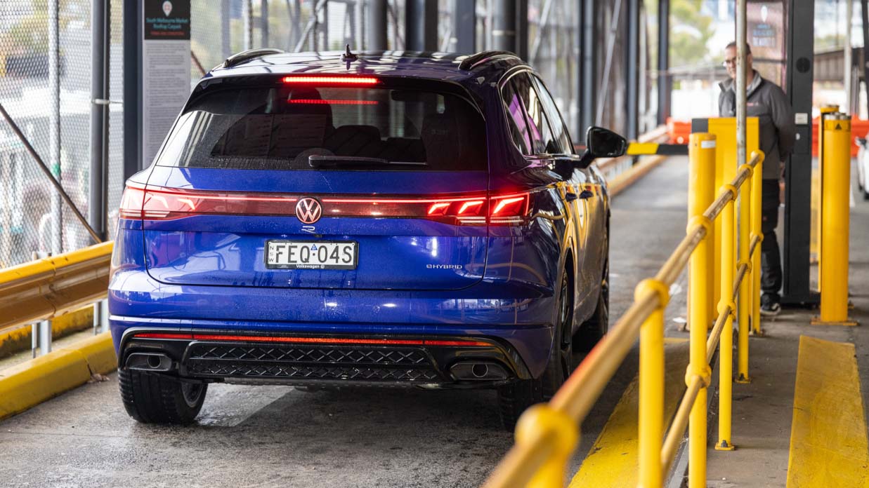 Volkswagen Touareg R 2024 Parkplatz