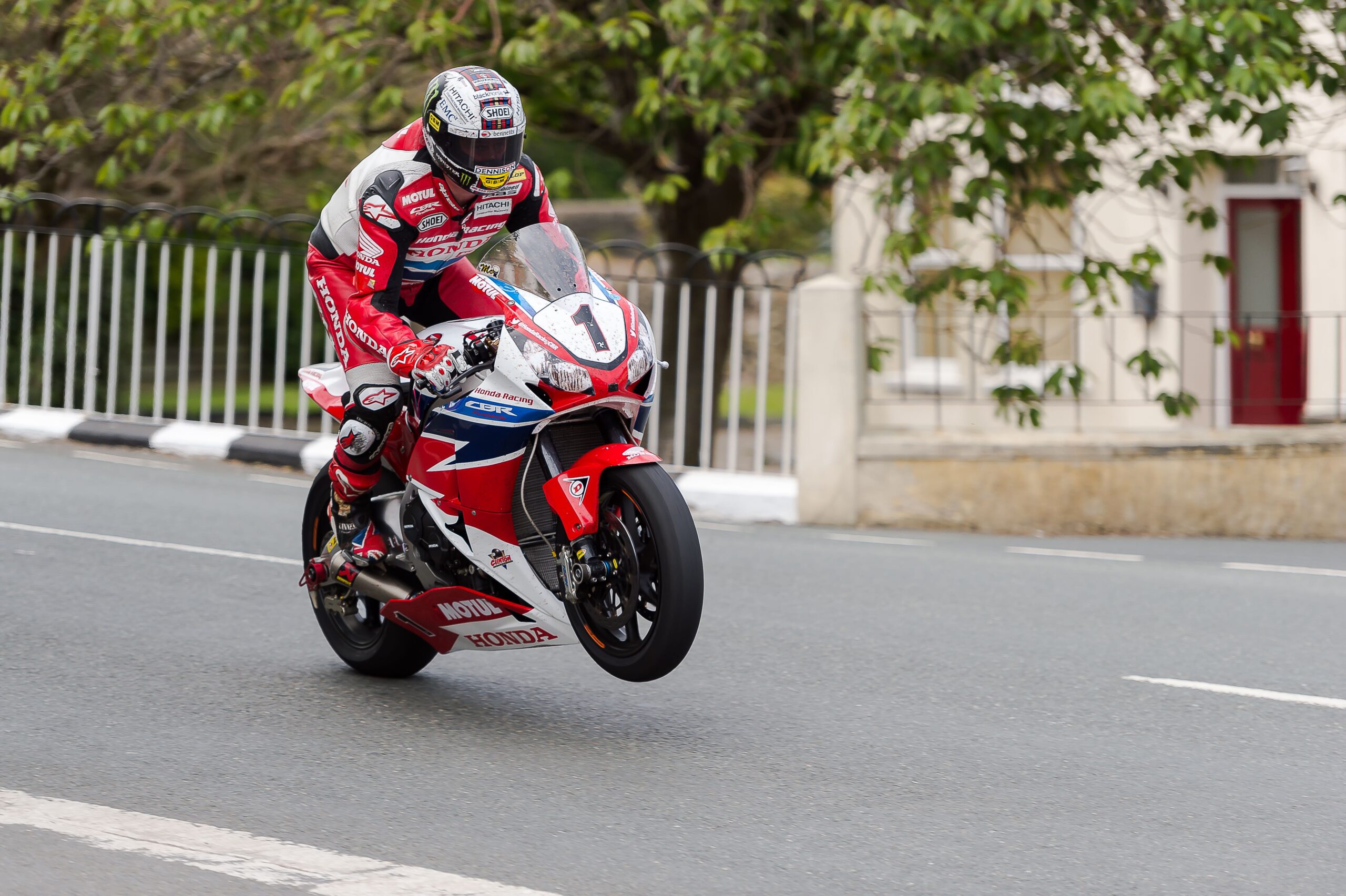 John McGuinness wieder mit „gestohlener“ TT-Sieger-Lederkombi vereint