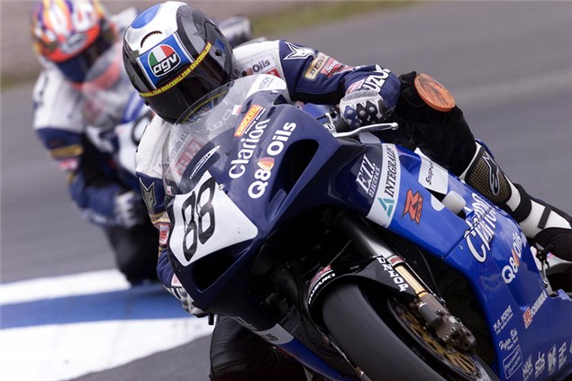 Ehemalige Grand-Prix-Legende kehrt im Alter von 62 Jahren in den britischen Rennsport zurück