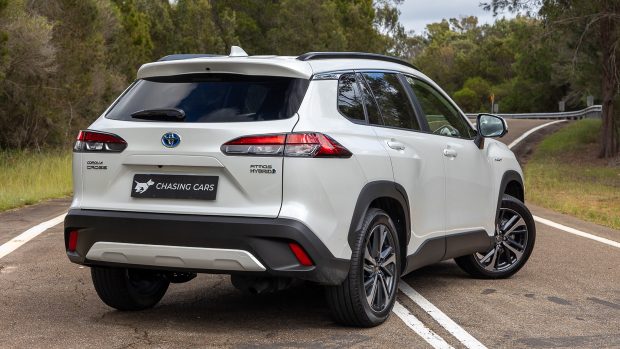 Toyota Corolla Cross Atmos 2024 hinten 3/4