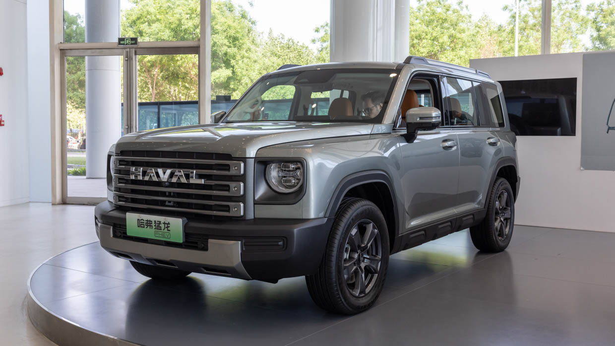 2024 GWM Haval H9, 3/4-Frontansicht aus dem Showroom
