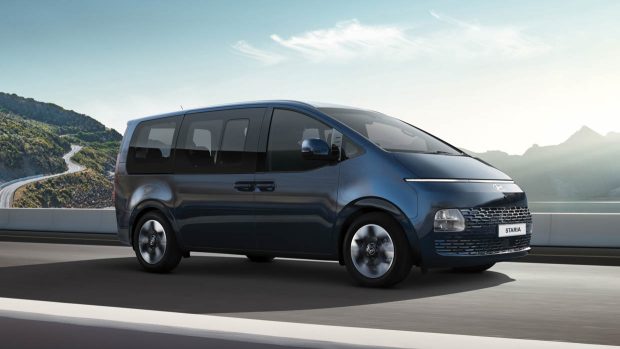 2025 Hyundai Staria Seitenprofil-Fahraufnahme