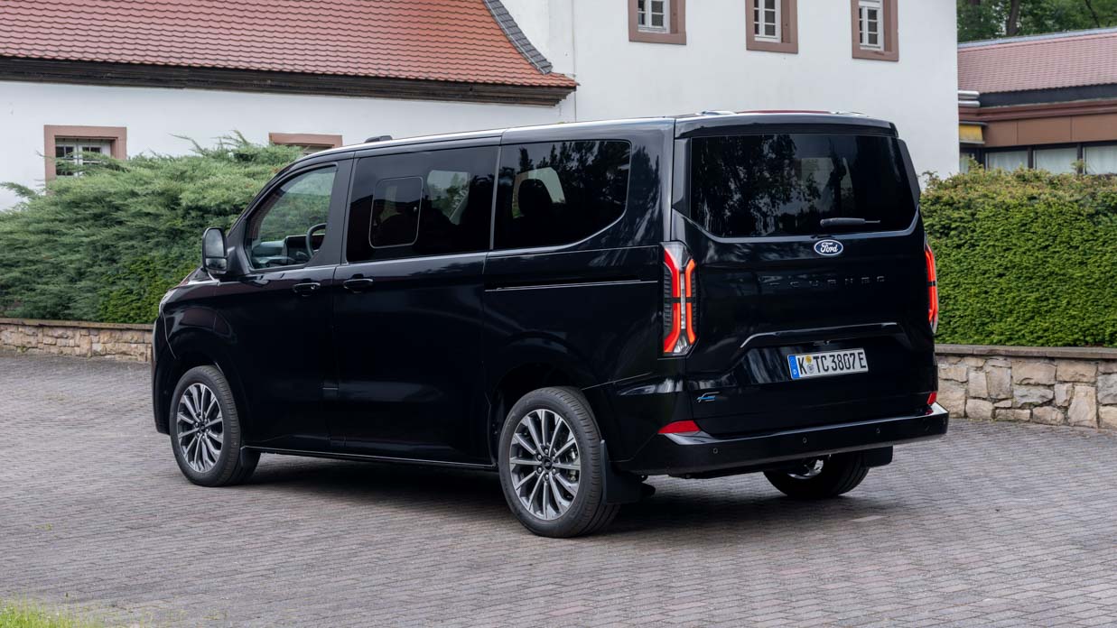 Ford Tourneo Titanium X 2024 hinten 3/4