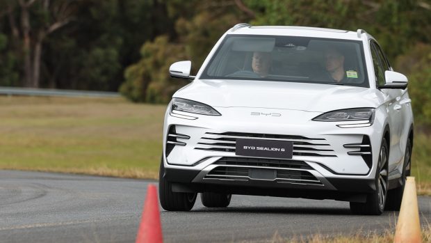 BYD Sealion 2024 fährt 4