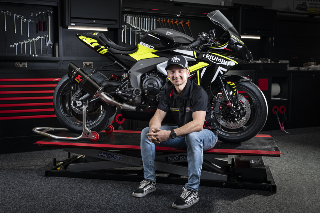 Triumph verpflichtet Richard Cooper für National Sportbike 2024