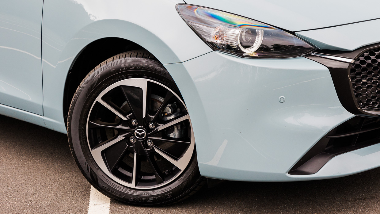 Mazda 2 GT 2024 Front 3/4 geschlossen