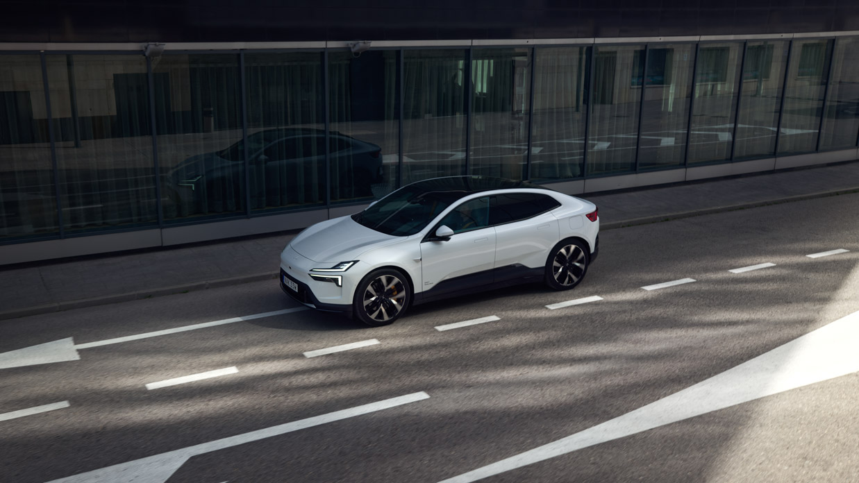 Polestar 4 2024 Fahrvorderseite 2