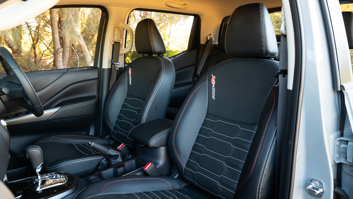 Nissan Navara Pro-4X 2024 Innenraum Vordersitz