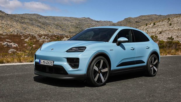 2024 Porsche Macan EV blaue Lackierung vorne 3/4