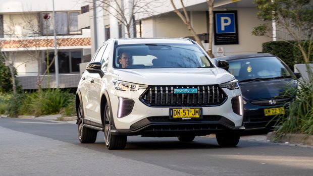 2024 Haval Jolion Hybrid Frontansicht Fahraufnahme Stadtstraße 3