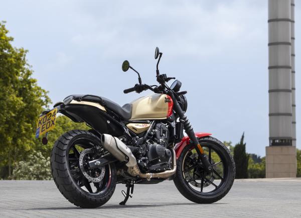 Royal Enfield Guerrilla 450 - hinten