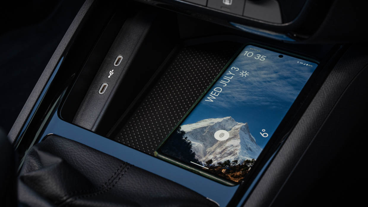 2024 Skoda Kamiq Select Innenraum-Telefonhalter und USB-C-Anschlüsse