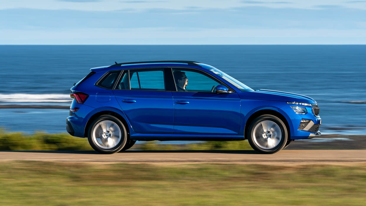 Skoda Kamiq Select (2024) – seitliche Fahraufnahme