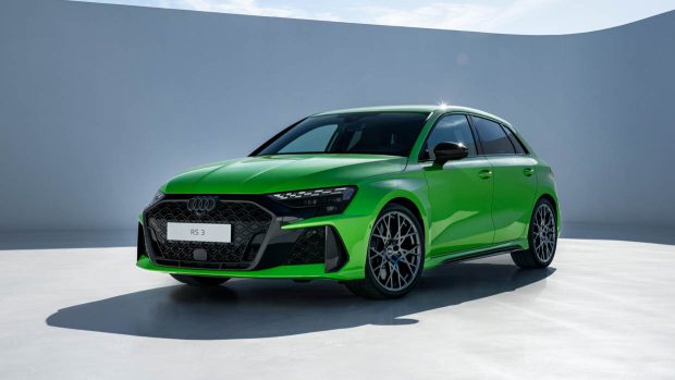 2025 Audi RS3 Update, grüne Lackierung vorne 3/4 statisch
