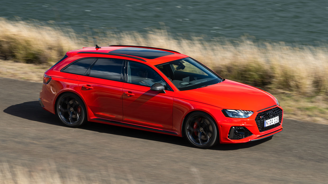 Audi RS4 Avant 2024 driving above