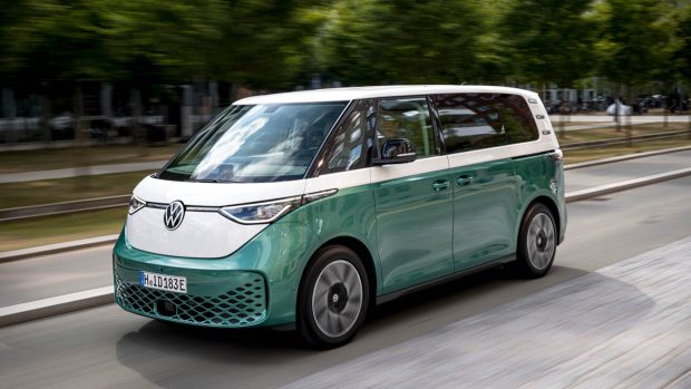 Fahraufnahme des Volkswagen ID Buzz (2024)