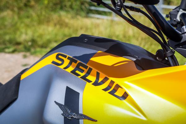 Moto Guzzi Stelvio - Tankdetail