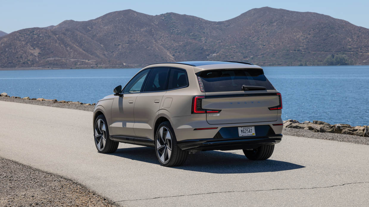 Volvo EX90 2024 hinten 3/4