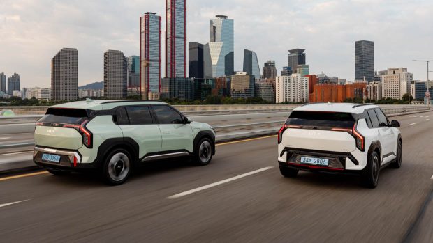 2025 Kia EV3 Duo – Fahraufnahme von hinten