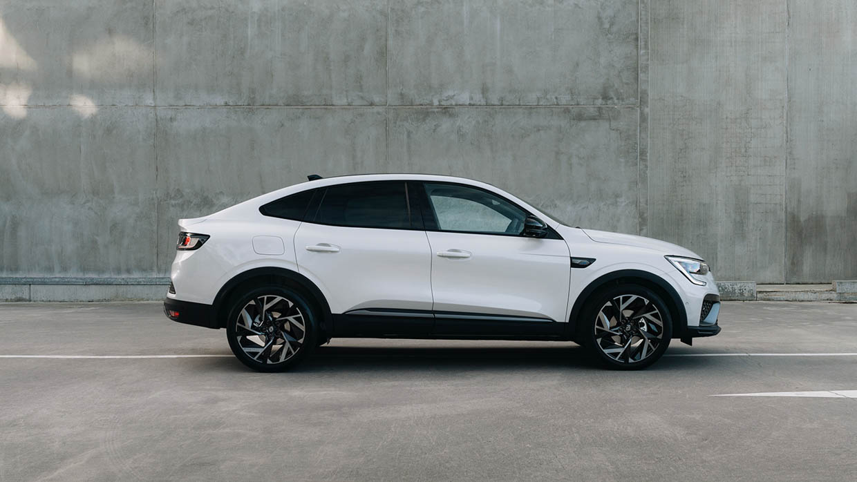 2024 Renault Arkana Esprit Alpine, Seitenwinkel, weiße Lackierung