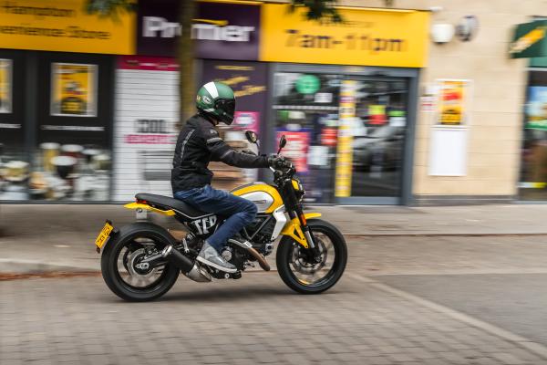 Ducati Scrambler – Fahren in der Stadt