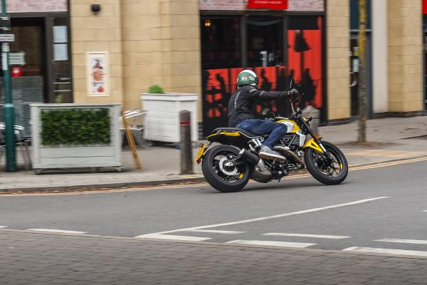Ducati Scrambler – Fahren in der Stadt