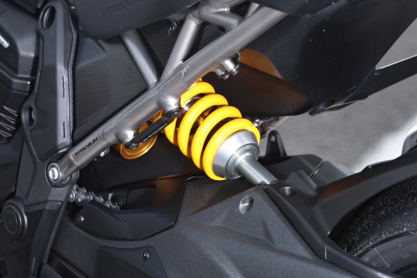 Die Öhlins EC 2.0-Federung des RS ist die beste, die man bekommen kann