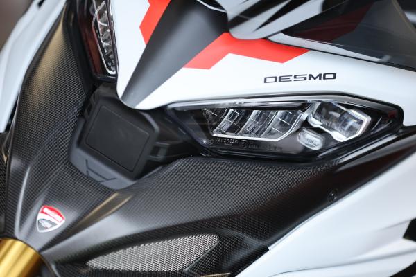 Bei all dieser Leistung erhalten Sie immer noch Radare vorne und hinten!