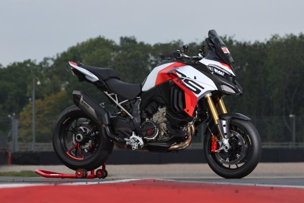 Es ist aus jedem Blickwinkel ein imposantes Fahrrad