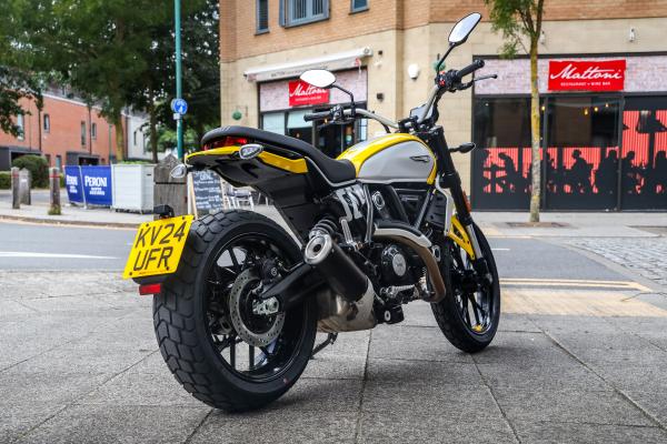 Ducati Scrambler - hinten