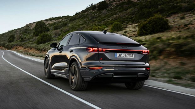 2024 Audi SQ6 E-Tron Sportback 3/4 Fahraufnahme von hinten