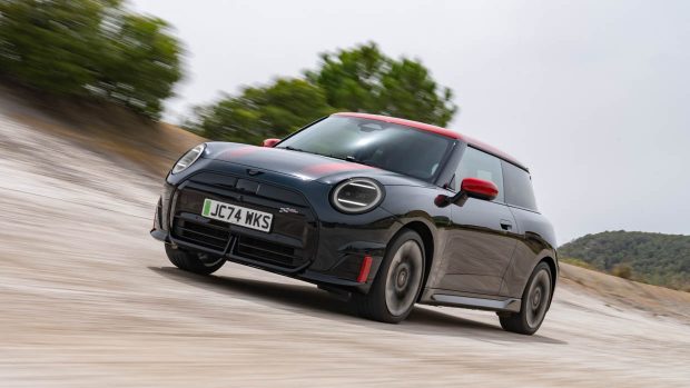 2025 Mini Cooper JCW Elektrische Luke Front 3/4 Antriebsschuss
