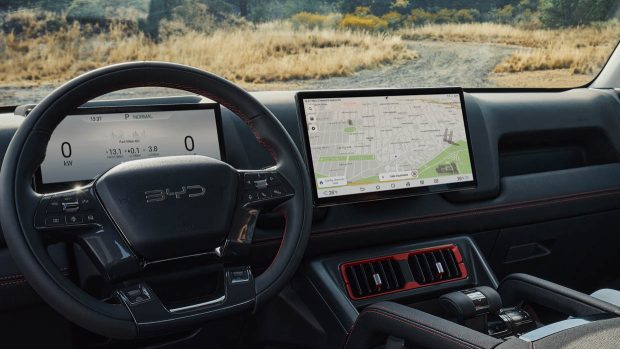 2025 BYD Shark 6 Innenlenkrad und Bildschirme