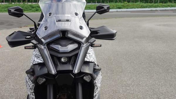 Der Scheinwerfer der 1390 Super Adventure ist nicht so extrem wie erwartet!