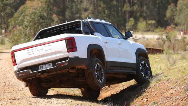 2025 BYD Shark 6 abgewinkelter Offroad-Schuss 2