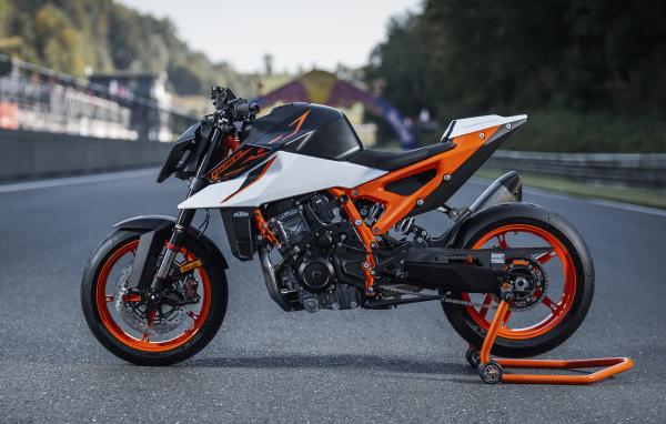Die neue KTM 990 Duke R 2025
