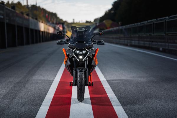 2025 KTM 1390 SUPER DUKE GT vorne