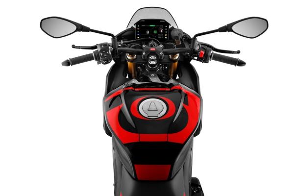 Armaturenbrett und Tank der Aprilia Tuono V4