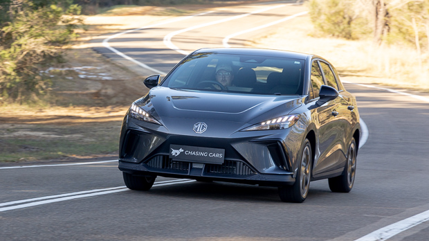 Nahaufnahme des 2023 MG4 Excite 51 im Frontschatten