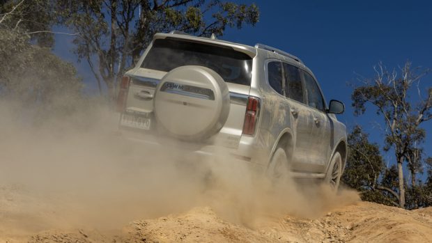 GWM Tank 500 Ultra Hybrid 2024 im Gelände fahren 4