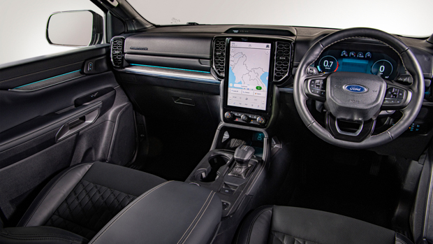 Innenraum-Armaturenbrett des Ford Everest 2022