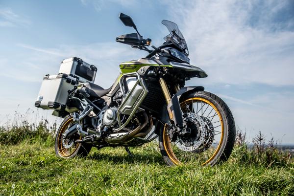 Voge DS 900X – vorne