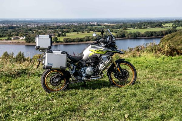 Voge DS 900X - Seite