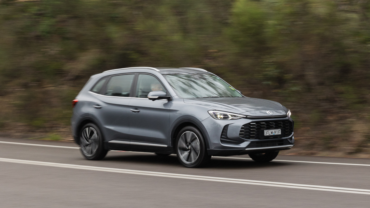 MG ZS Hybrid+ Essence 2025 beim Fahren