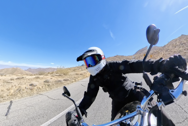 Mit der Royal Enfield Bear 650 eine Canyon-Straße entlangfahren