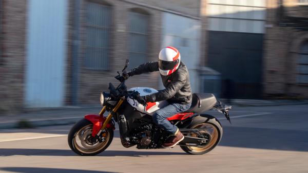 Yamaha XSR900 beim Drehen