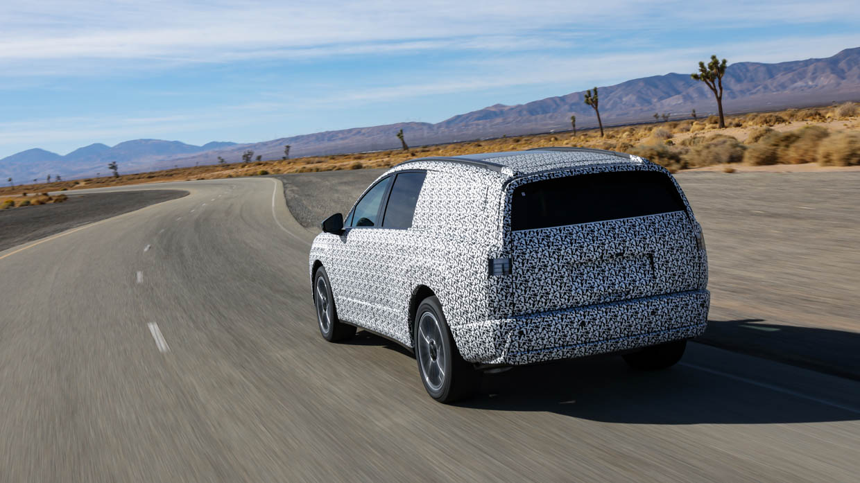 Hyundai Ioniq 9 2025 fährt hinten 3/4